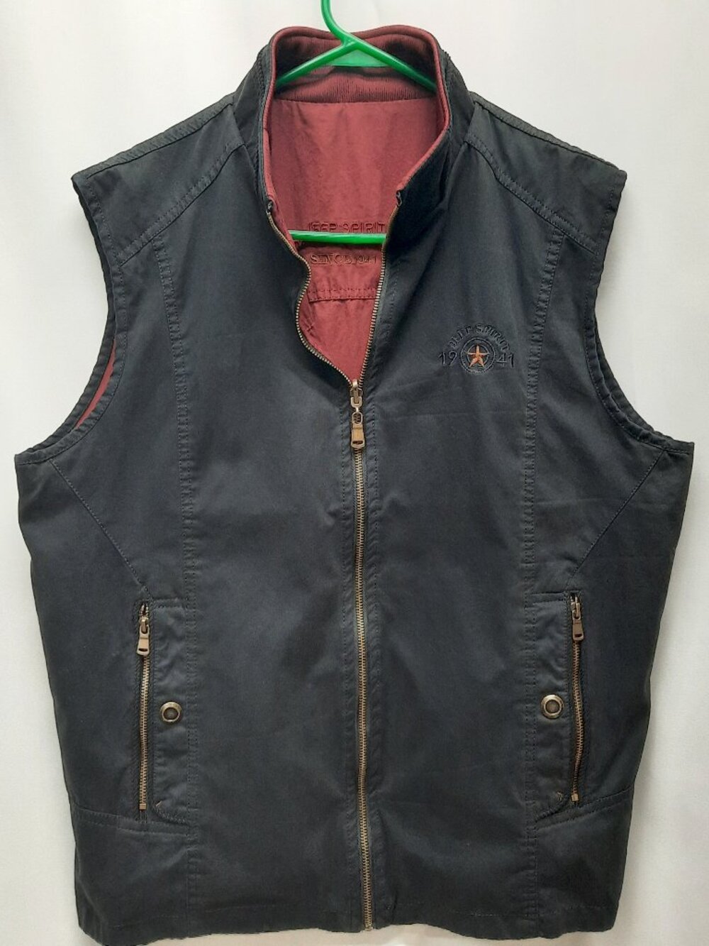Jeep Spirit Mens Reversible Vest XL Charcoal Gray Burgundy Full Zip Utility